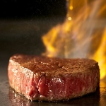 厳選した牛肉で仕立てる肉寿司やハラミステーキ、ローストビーフなど、多彩な肉料理を贅沢にご用意