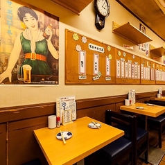 デートにぴったりなカップルシートをご用意。自由が丘で隠れ家のように静かに過ごせる人気席。旬の食材を使った焼き鳥やお酒を楽しみながら、記念日や誕生日の特別な夜にもおすすめ。大人のデートに最適な空間です。