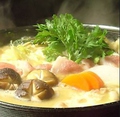 料理メニュー写真 [11月～３月限定]岩清水豚と紀州みかん鶏の味噌鍋（只今提供していません）