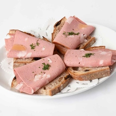 モルタデッラとくるみレーズンバケット