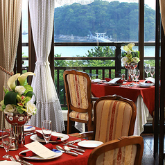 蒲郡クラシックホテル メインダイニングルームの雰囲気2