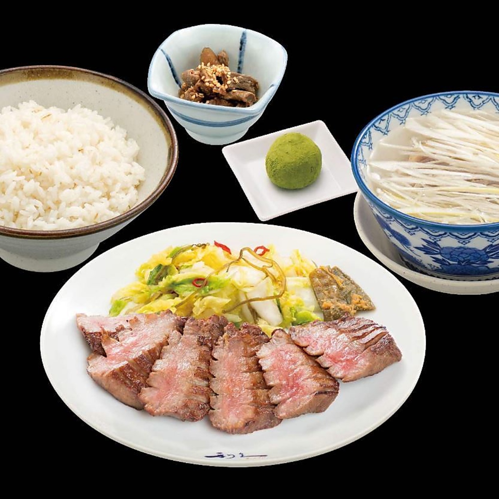 牛たん極焼は分厚く食べ応え満点の牛たんです♪定食や単品などお好みに合わせてお選びください