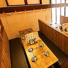 宴会に使い勝手の良い4名様がけのBOX席です。