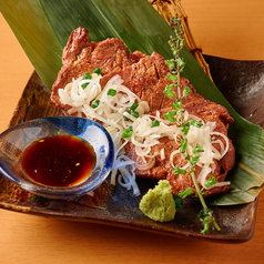 厚切り牛タンの炭火焼き