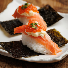 《つまみ寿司》伊達サーモンといくら/ネギトロと茎わさび 各2貫