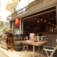 夏はテラス席が出ます♪茅ヶ崎サザンビーチの風を感じながら飲むワインは格別です!!グラスワイン550円~ボトルワイン2750円~ご用意しております。人気NO.1はチーズケーキ!!バルなのに?? オススメはアヒージョや肉料理！湘南茅ヶ崎オシャレ空間ABCバルへ♪