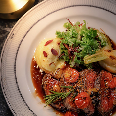 特選赤身モモ肉のステーキ　マルサラソース