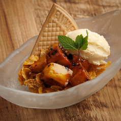 温か大学芋にバニラアイス／揚げたて！ホットック　各