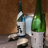 こだわりの握りや逸品料理に合う、日本酒を各種取り揃えております。その他お酒も種類豊富にご用意しております！