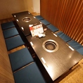 最大10名様入れる掘りごたつ席をご用意しております。掘りごたつ席は埋まりやすいので、早めのご予約をオススメしております！