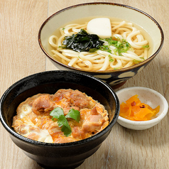 丼とうどんを組み合わせた定食もご用意しています