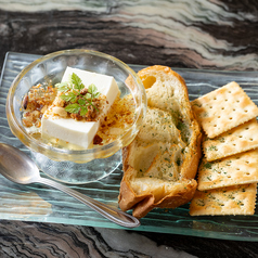 クラッカーとの相性◎至高のおつまみハニーチーズ