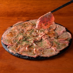 【新メニュー】トリュフ香る！しっとり柔らか絶品牛タンカルパッチョ