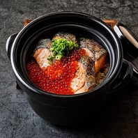 ■ 【名物】鮭といくらの土鍋ご飯