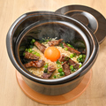 料理メニュー写真&nbsp;和牛の卵黄のせ土鍋ごはん