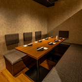 少人数でも使える個室を完備。プライベートな食事会やデートはもちろん、接待や会食などのビジネスシーンにも最適です。落ち着いた雰囲気でゆっくりとお過ごしいただけます。