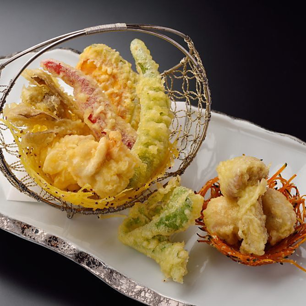 四季の移ろいを感じる、季節によって違った料理の数々をご堪能下さい。