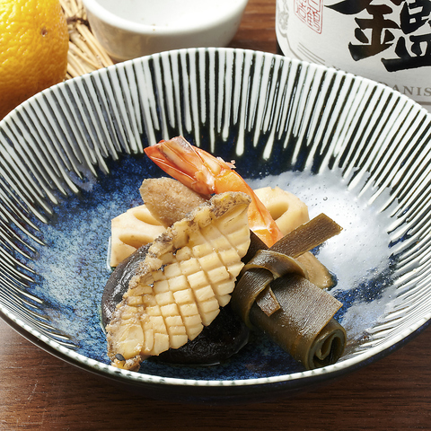 店主が厳選する新鮮な魚介が自慢。ご宴会に最適な各種コースもご用意ございます。