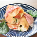 料理メニュー写真 【揚げピザ】フレッシュトマトのマルゲリータ＆生ハム