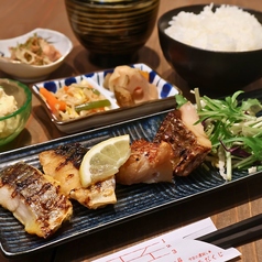 肉、魚、居酒屋ならではのランチメニューの数々