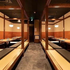 最大40名様までご利用いただける広々とした空間で、各種ご宴会や集まりにも最適。駅から近くアクセスも抜群なので、木更津でのお買い物帰りにもそのままスムーズに集合できます。幹事様にも嬉しい立地で、気軽に集まれるのが魅力です。貸切も承っておりますので、お気軽にお問い合わせください。