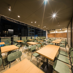 【テラス席完備】ビアガーデンのようにテラス席での飲み会も可能♪宴会やプライベートでのご利用にも◎