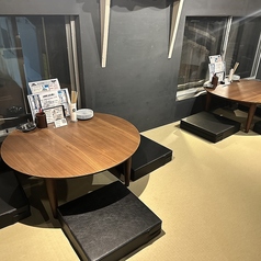 店内を2階に上がると隠れ家的な個室席もご用意★落ち着く雰囲気の個室席ではデートやご夫婦でのご利用のほか、女子会やママ友会などのご利用に最適!人数に応じてお席の調整など柔軟に行いますのでお気がるにご相談ください。