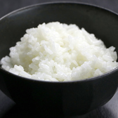 おいしい焼肉に欠かせない、こだわりの「白ご飯」。一枚一枚丁寧に味付けしたお肉と一緒にご堪能あれ!