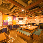 広くて開放的な店内！いらっしゃいませ