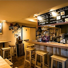 当店の人気メニューを取り揃えておりますので、皆様でお料理を存分に楽しんで頂けます。店舗貸切は10名様から予約可能、最大人数は15名様、立食は20名様です。料理などのご相談承りますので、お電話ください