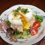 野菜にもこだわり有り！毎朝市場から仕入れる瑞々しい国産野菜をサラダや串焼きでどうぞ！