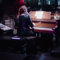 グランドピアノの生演奏が彩る、上質なひととき