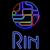 ネオンが光る室内♪