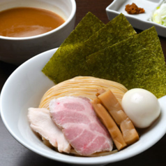 動物系と魚介を重ねた濃厚スープのこだわり
