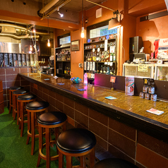 お一人様でも入りやすいカウンター6席あり