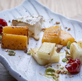 料理メニュー写真&nbsp;燻製チーズの炙り5種盛り
