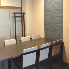 和空間で楽しいひとときをお過ごしください。シーンに応じてご利用いただけるお席も様々ご用意しております。是非店舗までご相談ください。