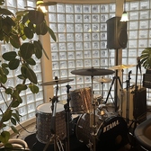 ドラムセット用意あり。ライブイベントも開催したりしておりますので、ご興味ある方は是非。