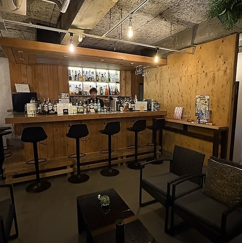 倉庫みたいで、カフェみたいな空間「BAR K」
