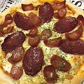 料理メニュー写真 サラミとチョリソ―のピザ