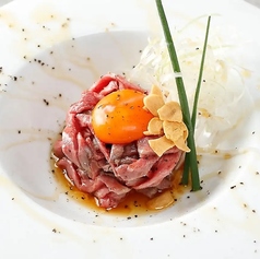 常陸牛の赤身ユッケ ～奥久慈卵黄添え～