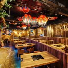 ご家族や友人、カップルでも♪ゆったりとくつろげるテーブル席