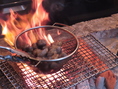 炭は拘って備長炭を使用。料理のおいしさを最大限引き上げます。