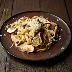 【アーモンドとポルチーニ茸のリガトーニ】キノコの香りが食欲をそそる。の写真
