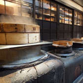 京都ではかまどの事を「おくどさん」とも呼びます。土間等の中で煮炊きを行う空間。おくどさんで作り上げられた数々のお料理はどれも絶品。