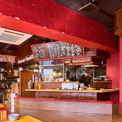 デートにもピッタリのカウンター席。カウンターも掘りごたつ席となっておりますので脚を伸ばしておくつろぎいただけます。