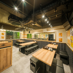 ワイワイガヤガヤ感を楽しむなら当店へ●ドリンクは破格の生ビール328円(税込)/レモンサワーは219円(税込)と飲み会にはもってこいの超お得プライス！！