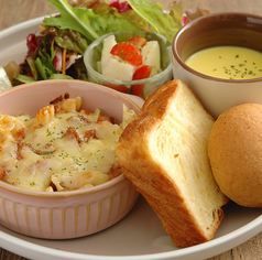 生パスタの自家製ミートグラタン