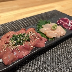 鶏刺し盛り合わせ