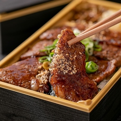 『花乃牛』和牛三角バラ弁当